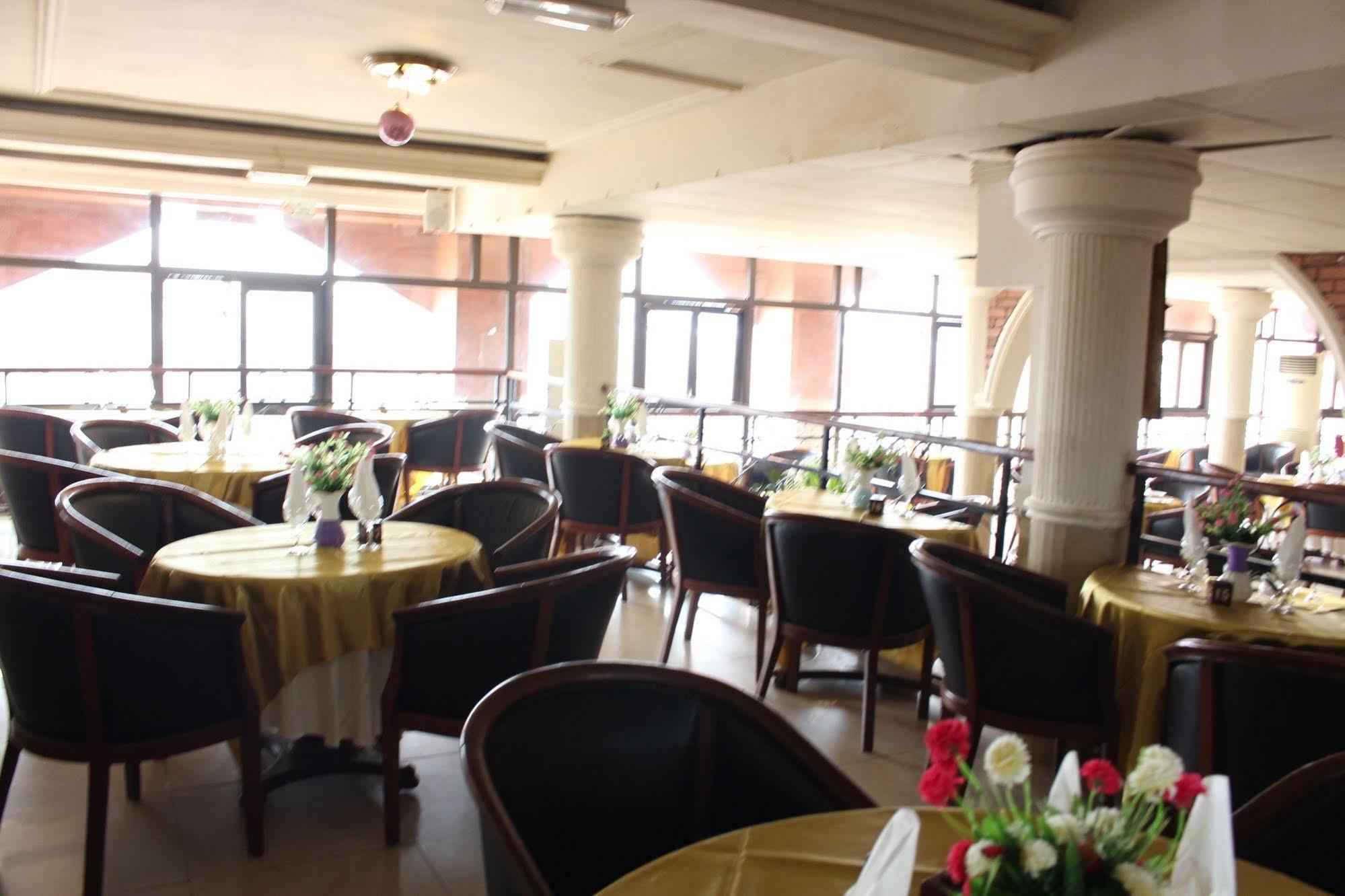 Hotel Santa Lucia Yaoundé Zewnętrze zdjęcie