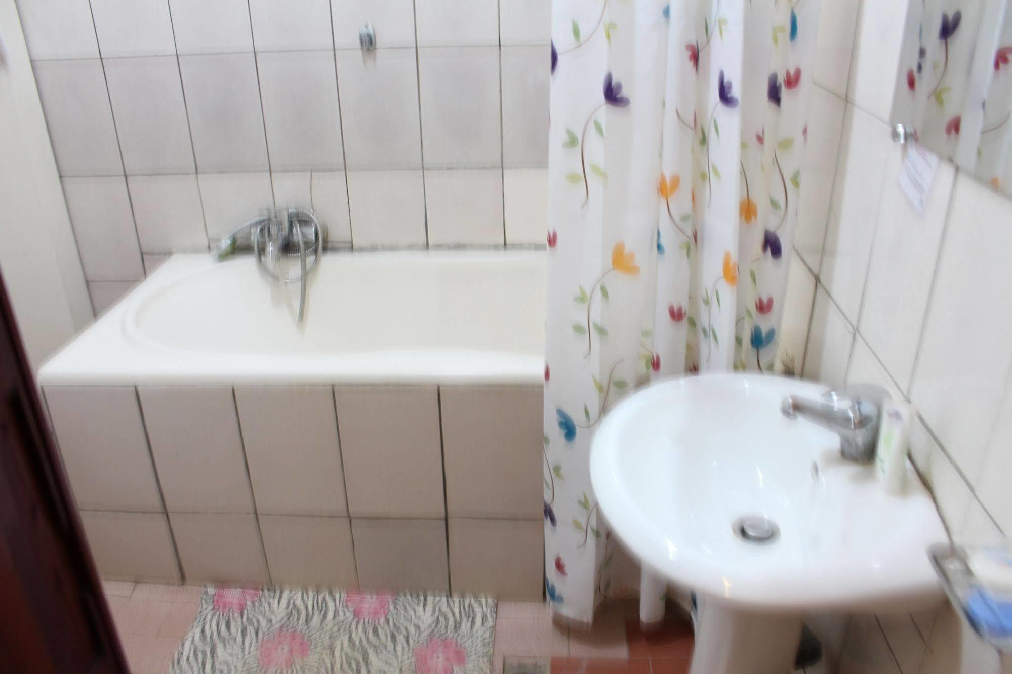 Hotel Santa Lucia Yaoundé Zewnętrze zdjęcie