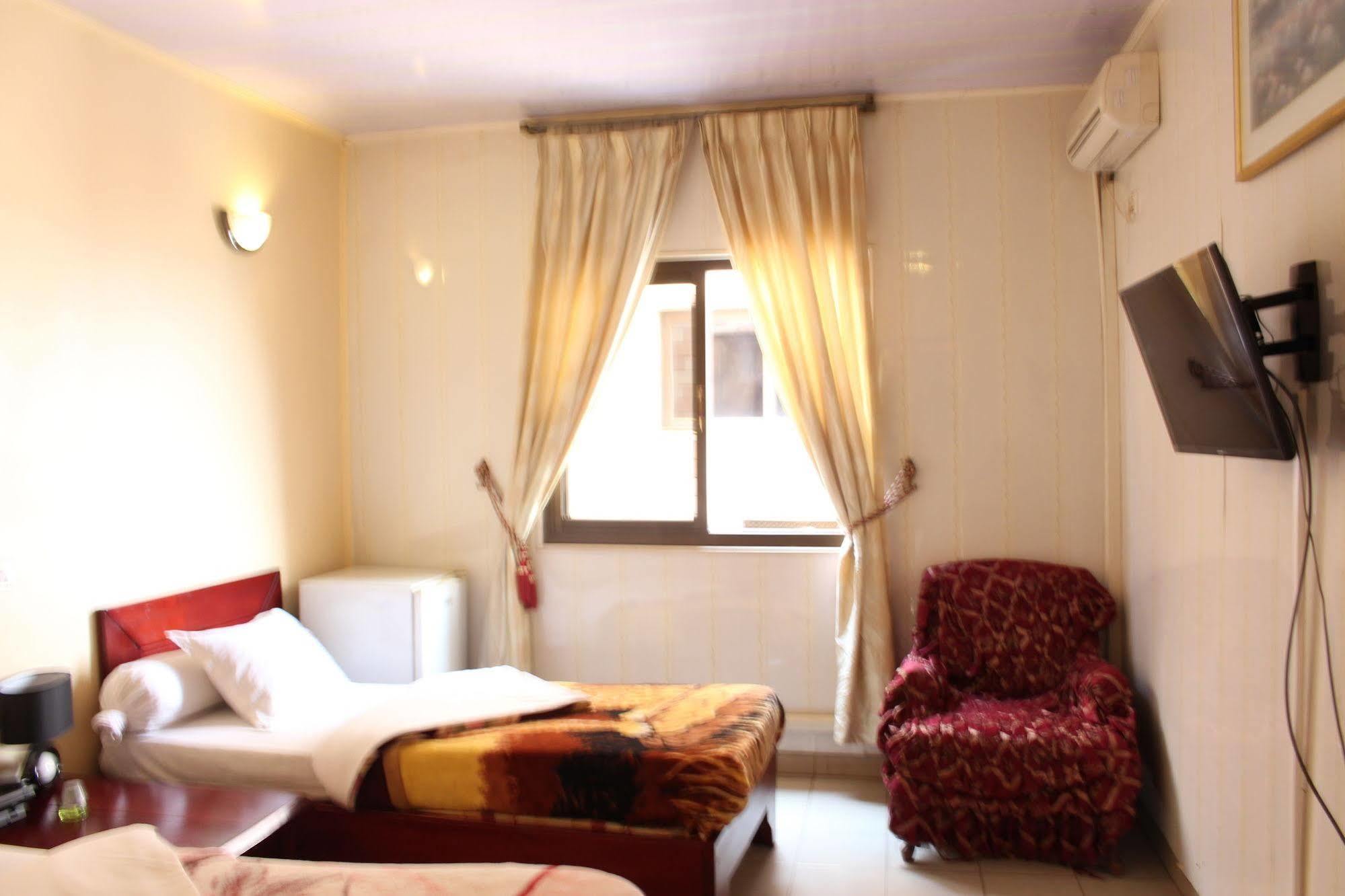 Hotel Santa Lucia Yaoundé Zewnętrze zdjęcie