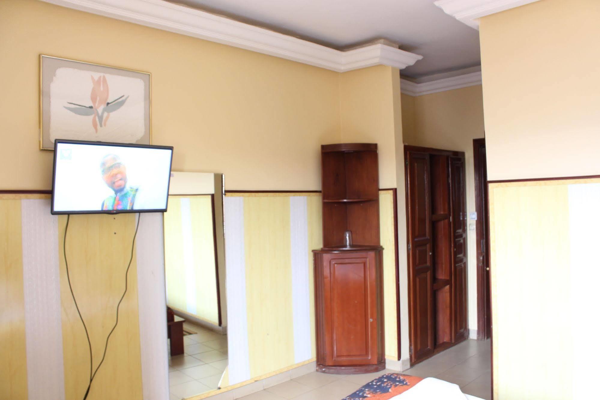 Hotel Santa Lucia Yaoundé Zewnętrze zdjęcie